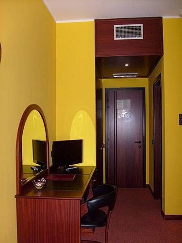 Flower Hotel